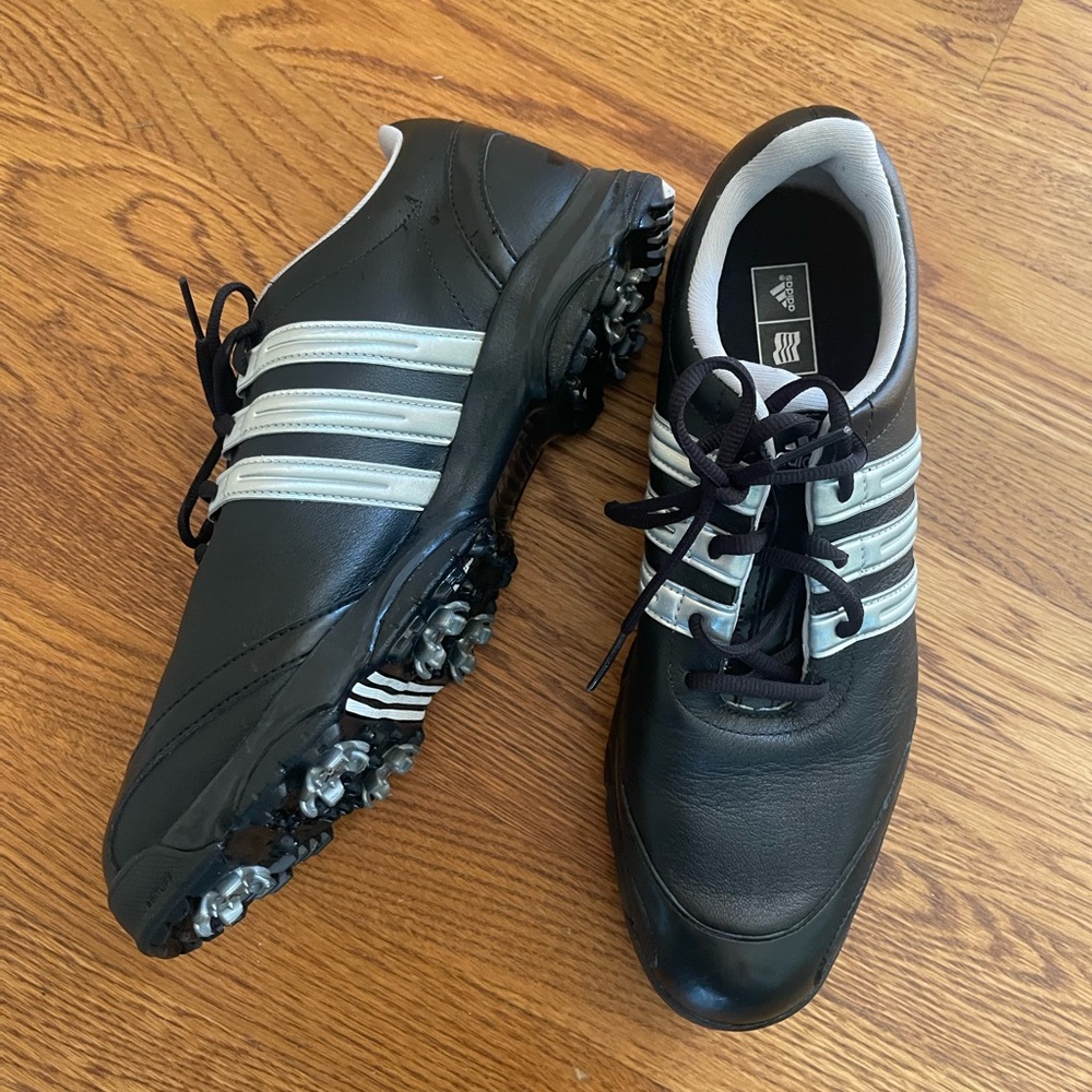 Men’s Adidas size 9.5 golf shoes, excellent used condition